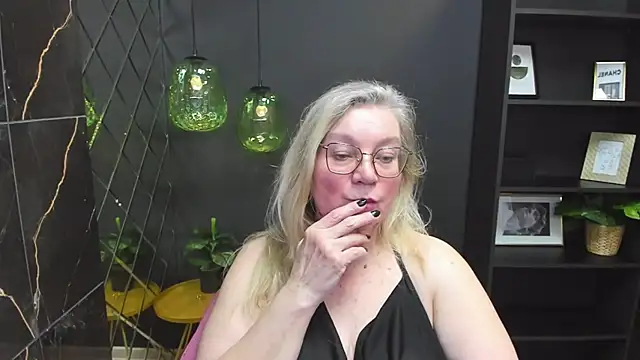 Snapshot of NataliMellow chatting on December 21, 7:27 pm NataliMellow online show from December 21, 7:27 pm