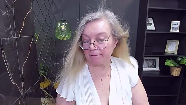 Snapshot of NataliMellow chatting on January 18, 7:37 pm NataliMellow online show from January 18, 7:37 pm