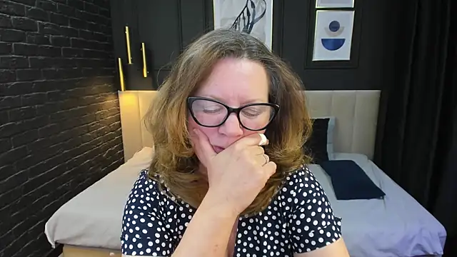 Snapshot of LeaPure chatting on February 7, 5:27 pm LeaPure online show from February 7, 5:27 pm