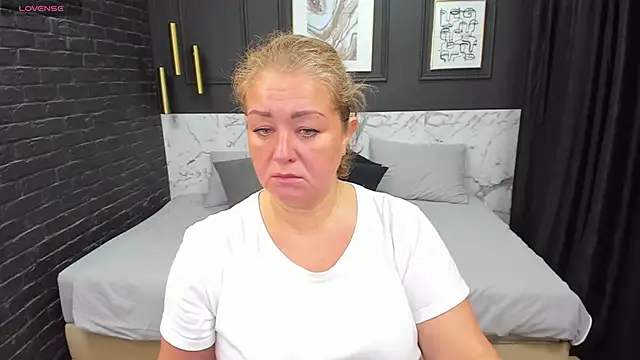 Snapshot of JenniferLight chatting on December 7, 1:07 pm JenniferLight online show from December 7, 1:07 pm
