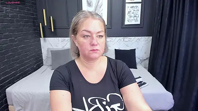 Snapshot of JenniferLight chatting on December 14, 1:05 pm JenniferLight online show from December 14, 1:05 pm