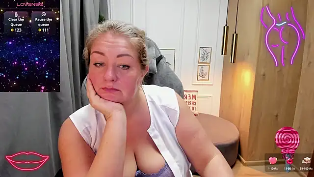 Snapshot of JenniferLight chatting on January 21, 1:18 am JenniferLight online show from January 21, 1:18 am