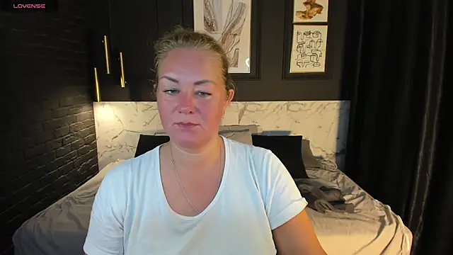Snapshot of JenniferLight chatting on September 10, 5:07 am JenniferLight online show from September 10, 5:07 am
