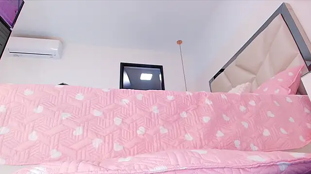 Snapshot of sarakaisy chatting on November 1, 12:07 pm sarakaisy online show from November 1, 12:07 pm