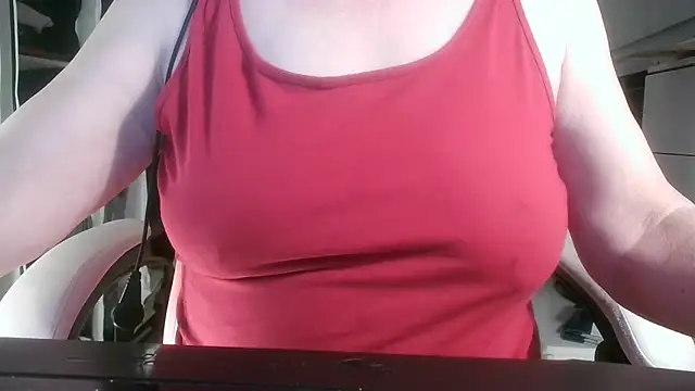 Snapshot of heidi60 chatting on February 28, 8:20 am heidi60 online show from February 28, 8:20 am