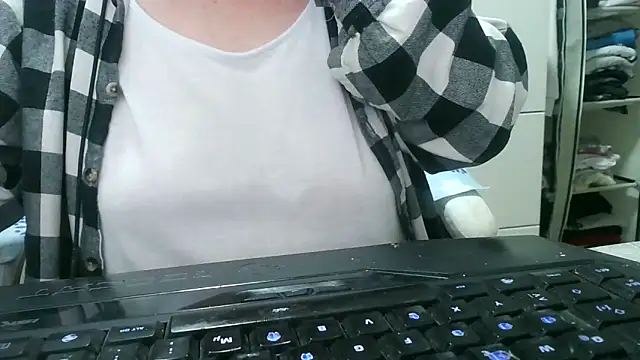 Snapshot of heidi60 chatting on October 10, 6:40 pm heidi60 online show from October 10, 6:40 pm