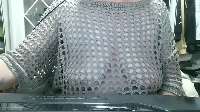 Snapshot of heidi60 chatting on November 1, 5:04 pm heidi60 online show from November 1, 5:04 pm