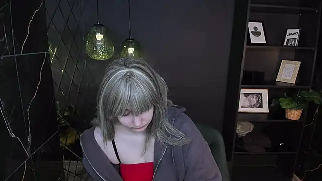 Snapshot of AlanaDreamy chatting on February 6, 6:40 am AlanaDreamy online show from February 6, 6:40 am