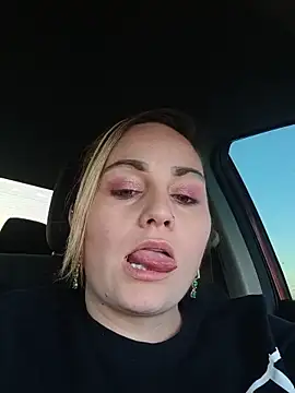 babygirl0777 online show from May 24, 1:43 am