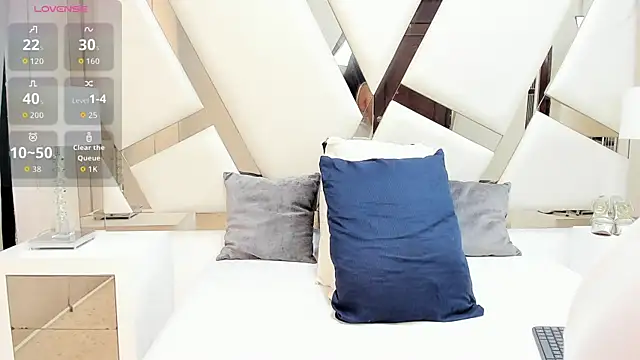 MilfVictoria online show from October 11, 11:58 pm