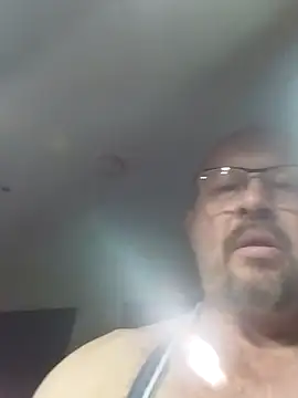 Snapshot of easygoing2 chatting on October 5, 12:09 am easygoing2 online show from October 5, 12:09 am
