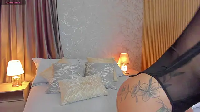 Snapshot of Sarah_Stone_ chatting on October 18, 8:31 pm Sarah Stone  online show from October 18, 8:31 pm