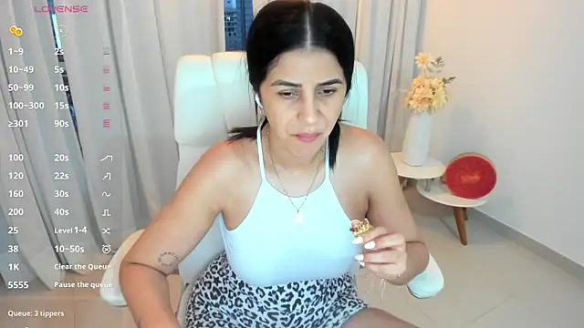 Snapshot of renata_t_ chatting on September 25, 10:57 pm renata t online show from September 25, 10:57 pm