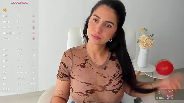 Snapshot of renata_t_ chatting on October 9, 8:18 pm renata t online show from October 9, 8:18 pm