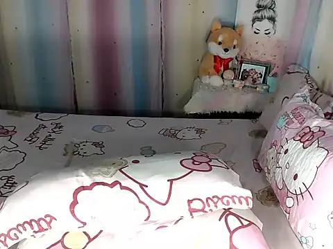 hersheykisses07 online show from December 4, 3:27 am