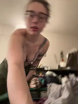 Snapshot of ladyturtle chatting on March 22, 9:51 pm ladyturtle online show from March 22, 9:51 pm