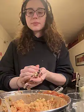 Snapshot of ladyturtle chatting on April 1, 7:33 pm ladyturtle online show from April 1, 7:33 pm