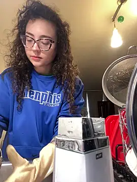 Snapshot of ladyturtle chatting on April 3, 8:56 am ladyturtle online show from April 3, 8:56 am