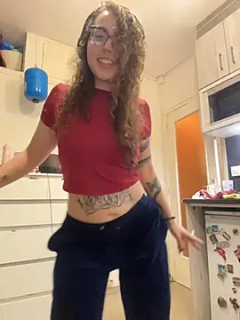 Snapshot of ladyturtle chatting on April 4, 12:20 am ladyturtle online show from April 4, 12:20 am