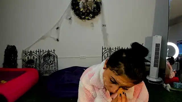 Snapshot of AbbyTaylorr chatting on October 1, 3:45 am AbbyTaylorr online show from October 1, 3:45 am