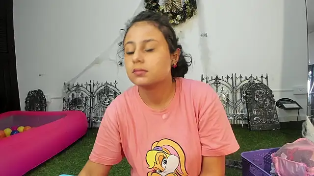 Snapshot of AbbyTaylorr chatting on October 2, 3:02 am AbbyTaylorr online show from October 2, 3:02 am