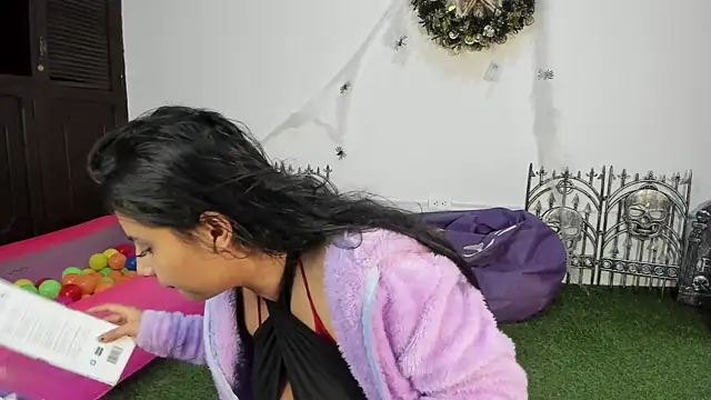 Snapshot of AbbyTaylorr chatting on October 8, 4:54 am AbbyTaylorr online show from October 8, 4:54 am