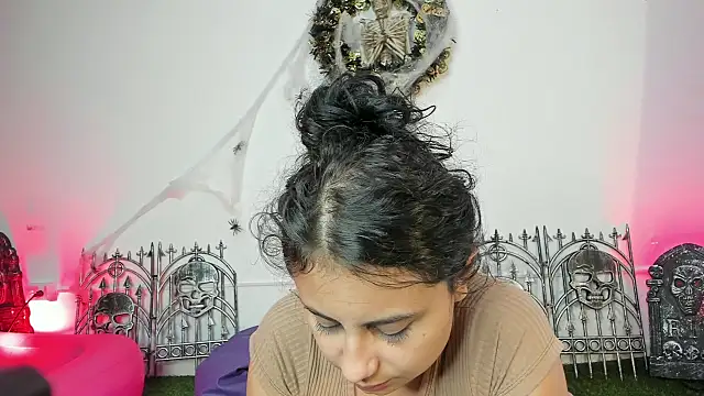 Snapshot of AbbyTaylorr chatting on October 13, 2:11 am AbbyTaylorr online show from October 13, 2:11 am