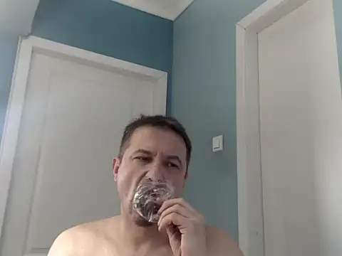 Snapshot of MisterFaithRO chatting on May 5, 1:41 pm MisterFaithRO online show from May 5, 1:41 pm