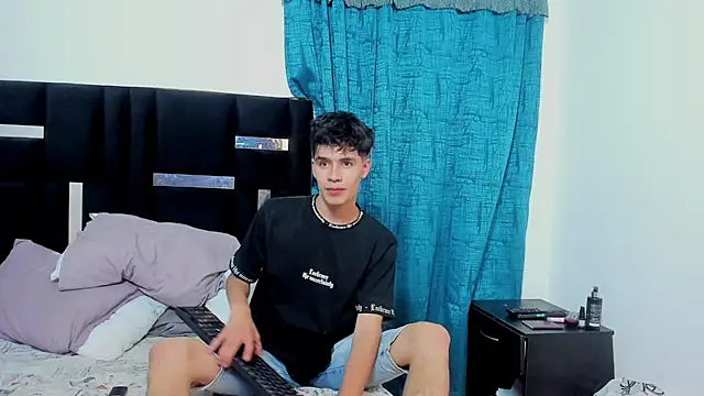 Snapshot of Dimitrixxx__ chatting on January 14, 6:13 am Dimitrixxx online show from January 14, 6:13 am