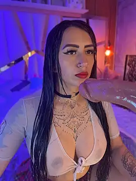 Snapshot of Tattooed_spittingdoll chatting on May 21, 11:28 am Tattooed spittingdoll online show from May 21, 11:28 am