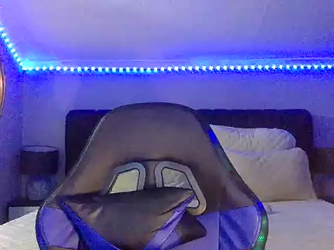 Snapshot of BOOTYBANGER24xx chatting on September 10, 1:38 am BOOTYBANGER24xx online show from September 10, 1:38 am