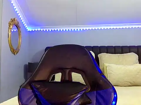 Snapshot of BOOTYBANGER24xx chatting on October 2, 2:40 am BOOTYBANGER24xx online show from October 2, 2:40 am