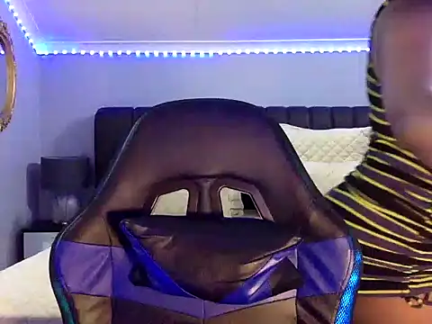 Snapshot of BOOTYBANGER24xx chatting on October 3, 3:03 am BOOTYBANGER24xx online show from October 3, 3:03 am