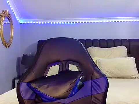 Snapshot of BOOTYBANGER24xx chatting on October 9, 2:20 am BOOTYBANGER24xx online show from October 9, 2:20 am