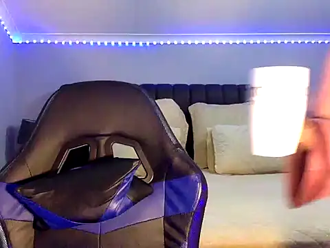 Snapshot of BOOTYBANGER24xx chatting on October 11, 2:44 am BOOTYBANGER24xx online show from October 11, 2:44 am