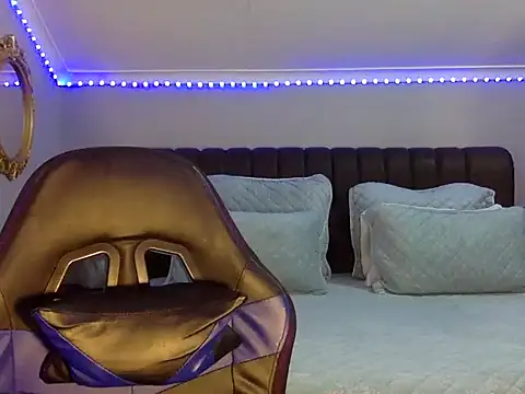 Snapshot of BOOTYBANGER24xx chatting on October 19, 2:45 am BOOTYBANGER24xx online show from October 19, 2:45 am