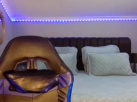 Snapshot of BOOTYBANGER24xx chatting on October 21, 3:18 am BOOTYBANGER24xx online show from October 21, 3:18 am