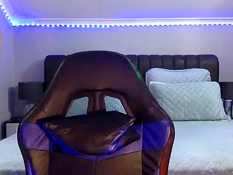 Snapshot of BOOTYBANGER24xx chatting on October 25, 2:41 am BOOTYBANGER24xx online show from October 25, 2:41 am