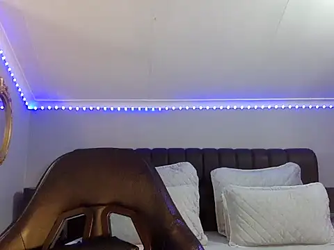 Snapshot of BOOTYBANGER24xx chatting on October 29, 2:47 am BOOTYBANGER24xx online show from October 29, 2:47 am