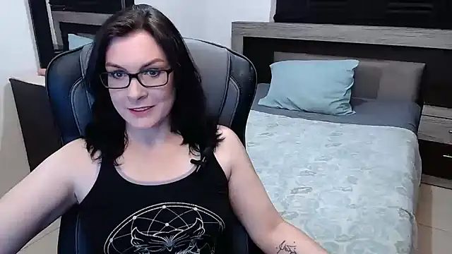 Snapshot of DesreRose chatting on January 21, 12:04 am DesreRose online show from January 21, 12:04 am