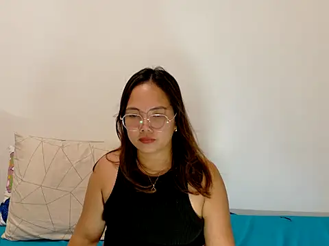 BURBERRY69 online show from March 28, 4:06 pm