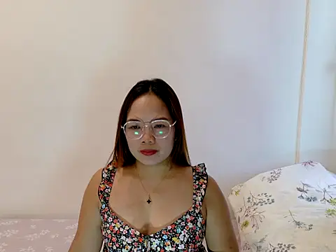 Snapshot of BURBERRY69 chatting on May 8, 6:52 am BURBERRY69 online show from May 8, 6:52 am