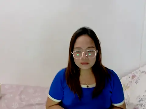Snapshot of BURBERRY69 chatting on May 15, 7:48 am BURBERRY69 online show from May 15, 7:48 am