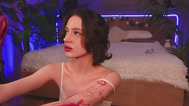 Devilinee online show from November 16, 6:19 am