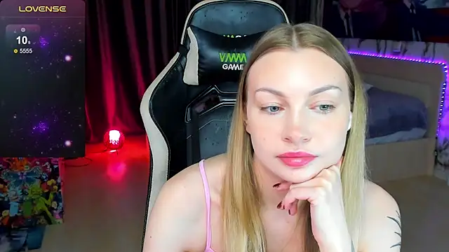 BiMolly online show from October 25, 4:46 pm