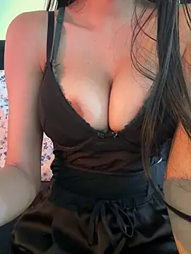 Snapshot of Cute_crystal chatting on May 21, 6:37 pm Cute crystal online show from May 21, 6:37 pm