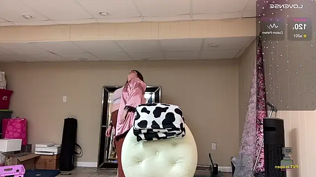NotUrBabyMoms online show from February 6, 5:30 pm