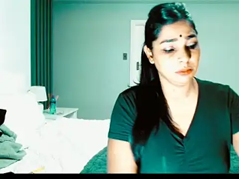 apishkagalmon online show from October 19, 7:25 pm