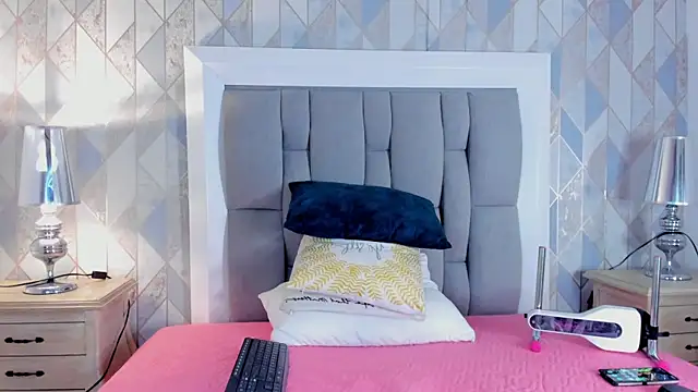 Princsgirl  online show from February 8, 7:17 pm