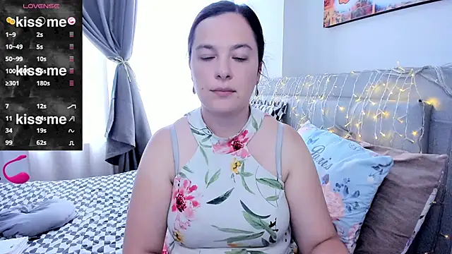 angelaagomez online show from May 5, 6:27 pm